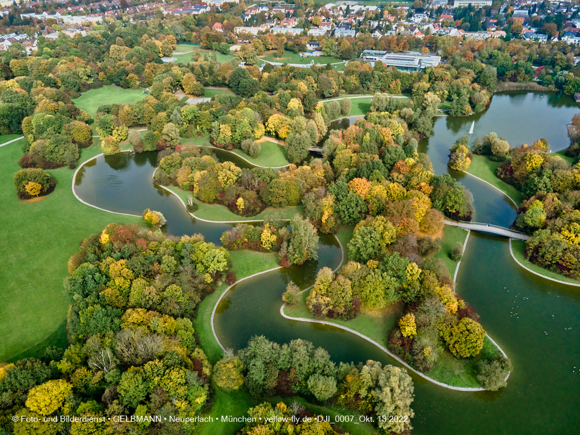 13.10.2022 - Der Ostpark mit See und Biergarten in Neuperlach